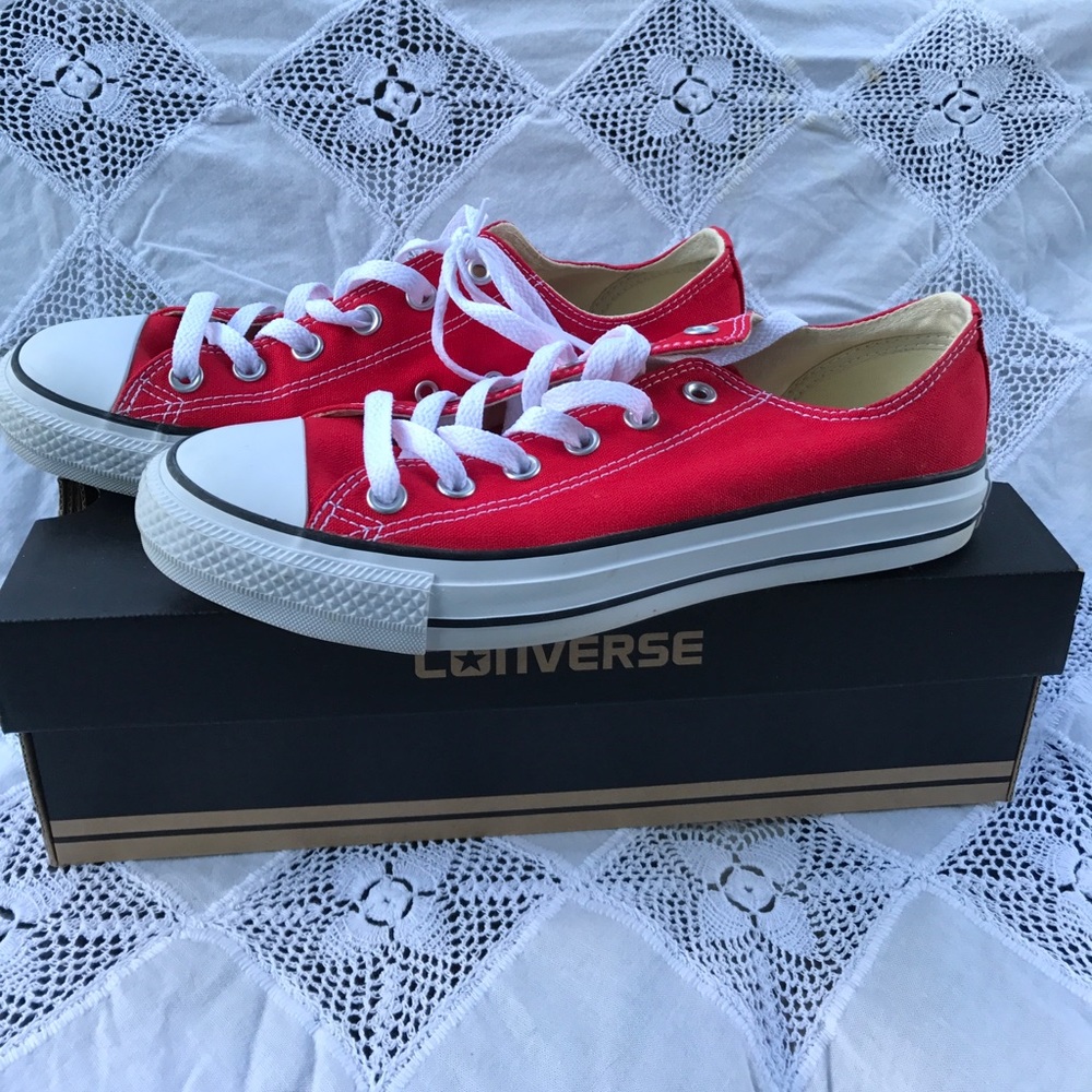✨ worn 1x great condition red converse ✨