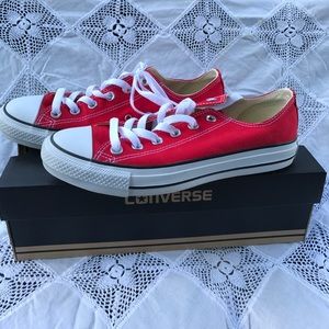 ✨ worn 1x great condition red converse ✨