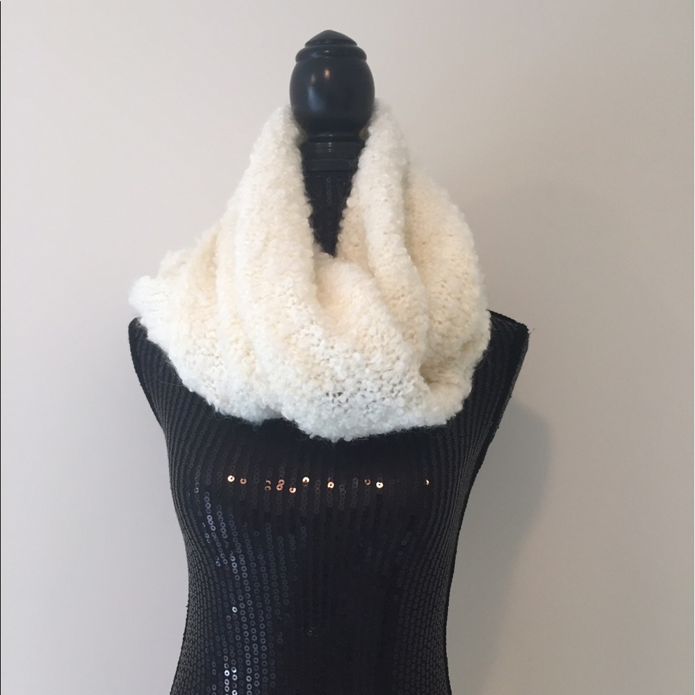 NWOT Winter Infinity Scarf