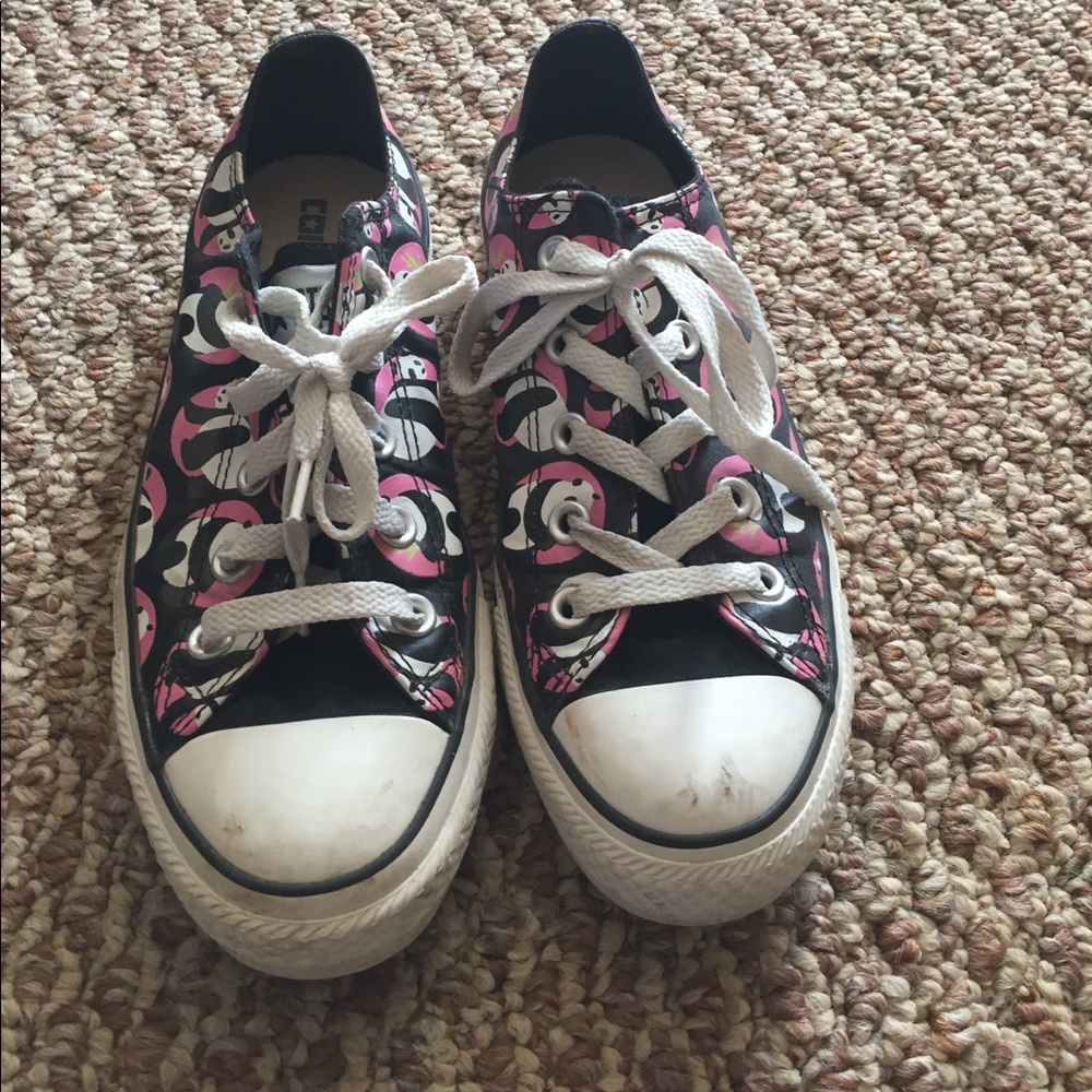 Low top converse with panda pattern