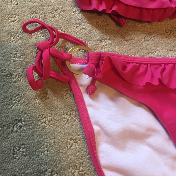 Pink ruffle bikini 👙 - Picture 2 of 6
