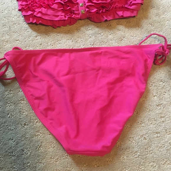 Pink ruffle bikini 👙 - Picture 4 of 6