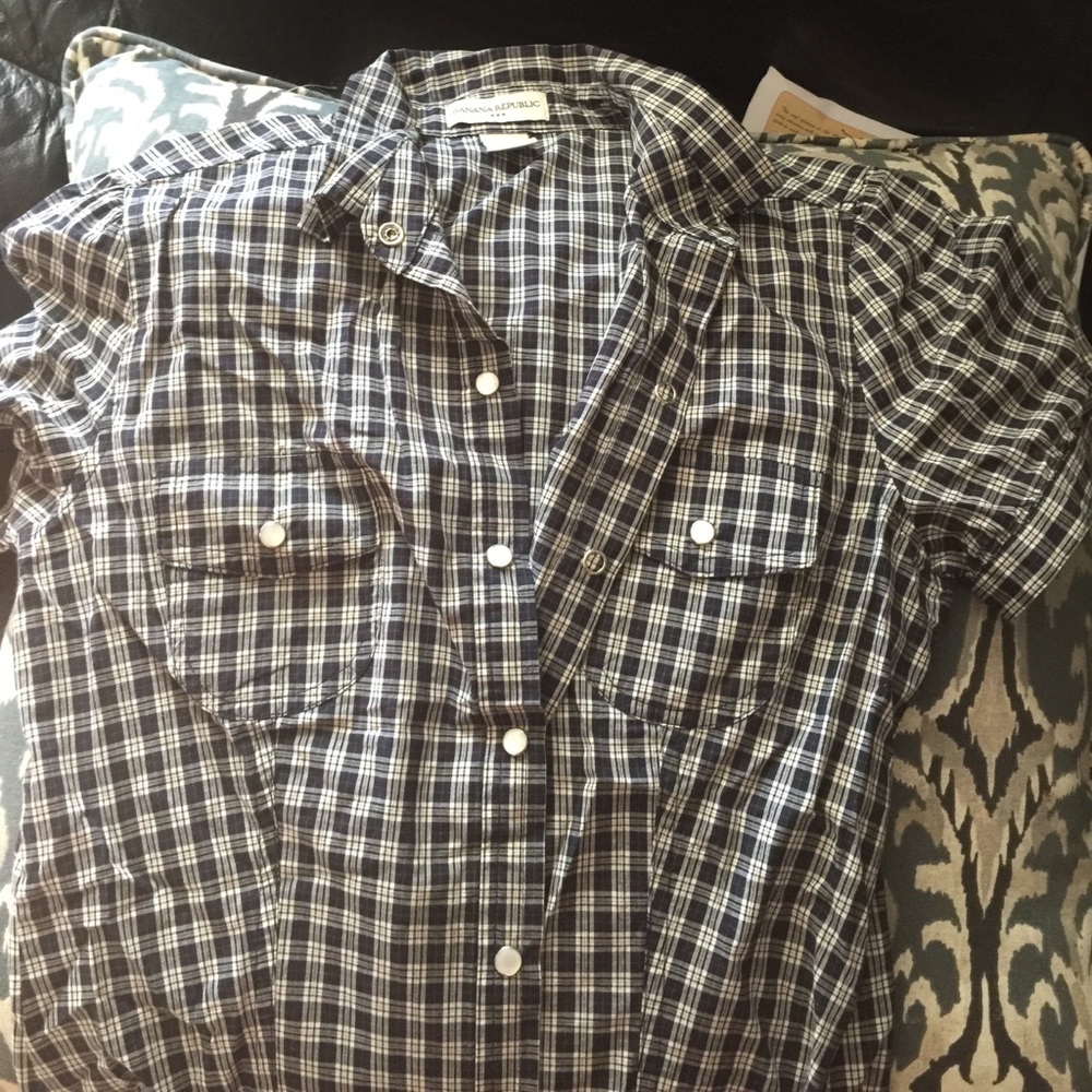 Banana republic top, plad button down