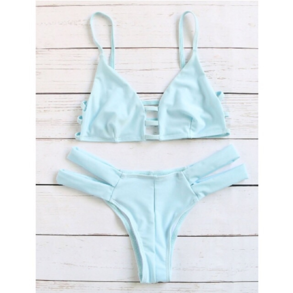 🆕 NWT!! Strappy bikini set 👙