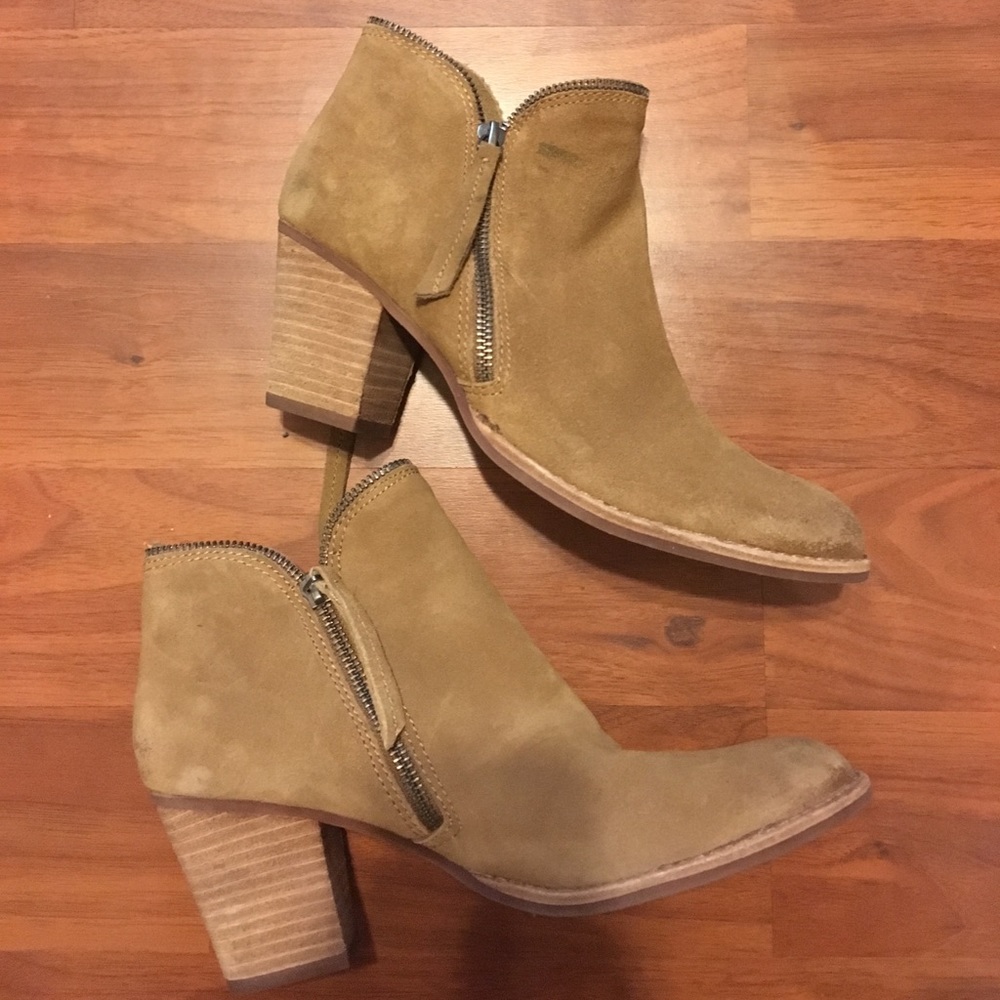 Dolce Vita SZ 8 Camel suede booties