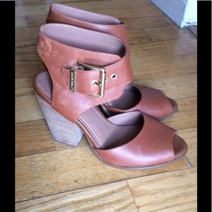 Vince Camuto heels Size 9