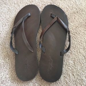 AEO brown leather flip flop