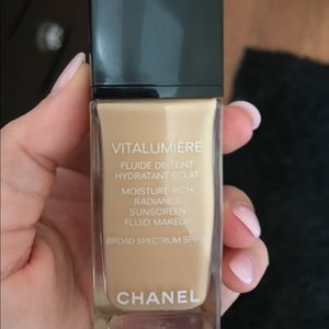 Chanel vitalumiere foundation