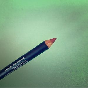 New Bobbi Brown Nude Lip Pencil