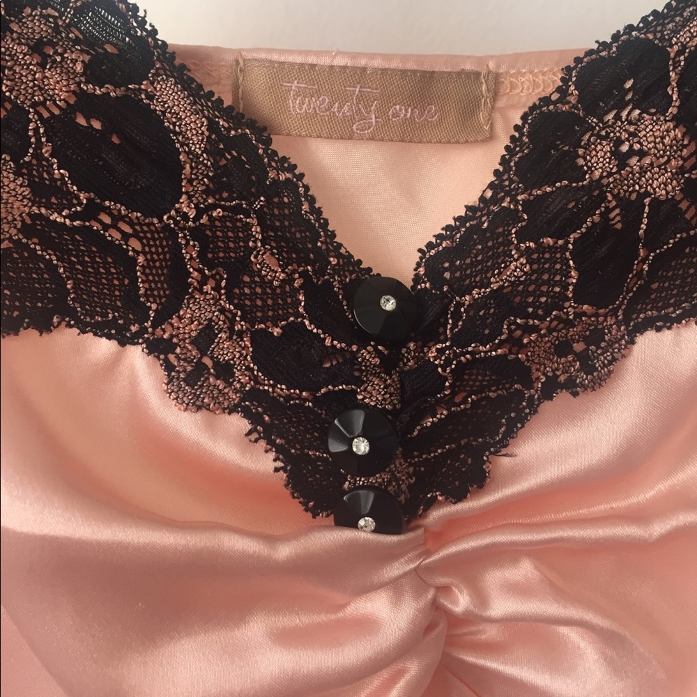 Spaghetti strapped top! - Picture 3 of 4