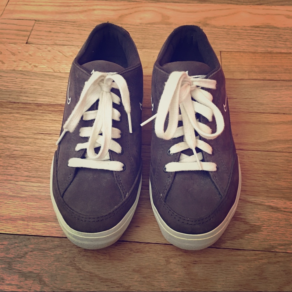 Nike Gray Lace Up Suede Walking Sneaker Shoe