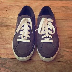 Nike Gray Lace Up Suede Walking Sneaker Shoe