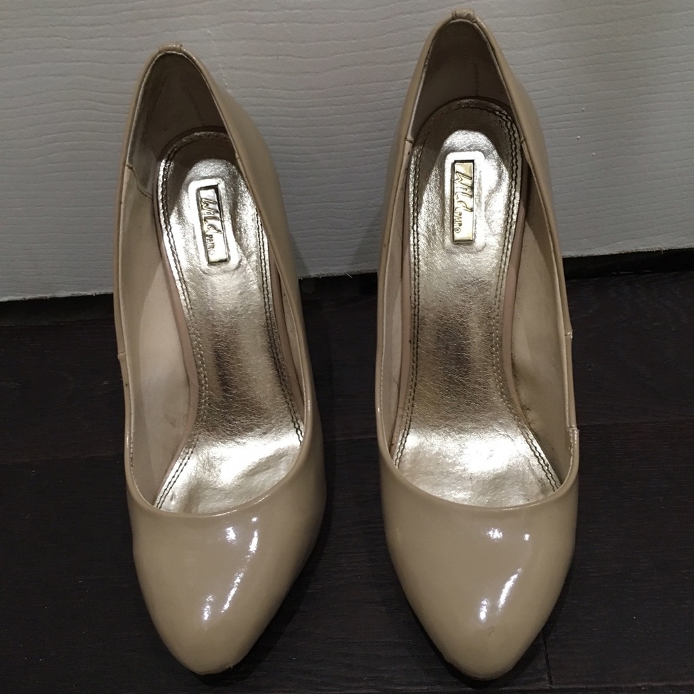 Nude Pumps