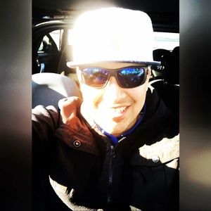 Meet your Posher, Emanuel