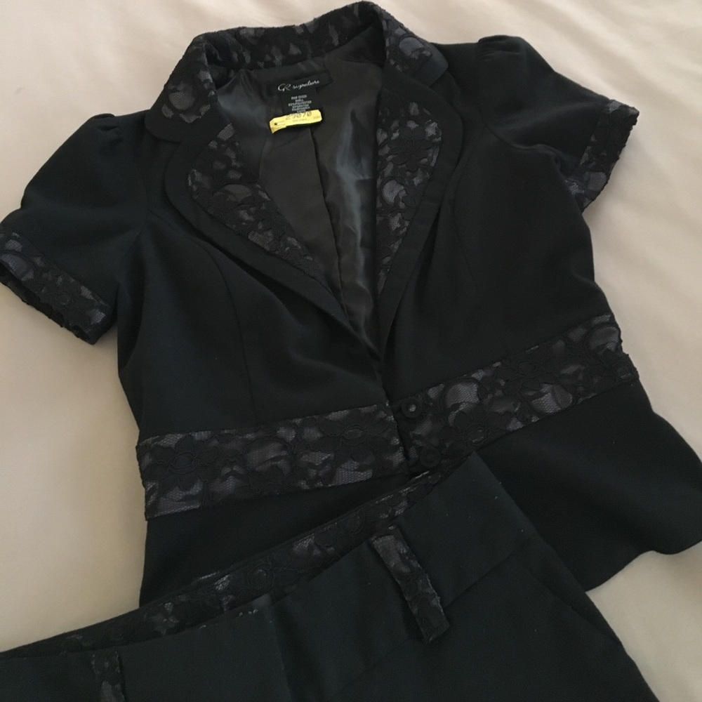 2 PiEcE ViNtAge ELegAnt saTin n' lace pAnTs/jAcKet suIt FiRm!!!