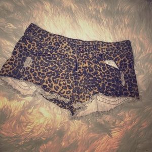 Cheetah, Billabong denim daisy dukes!