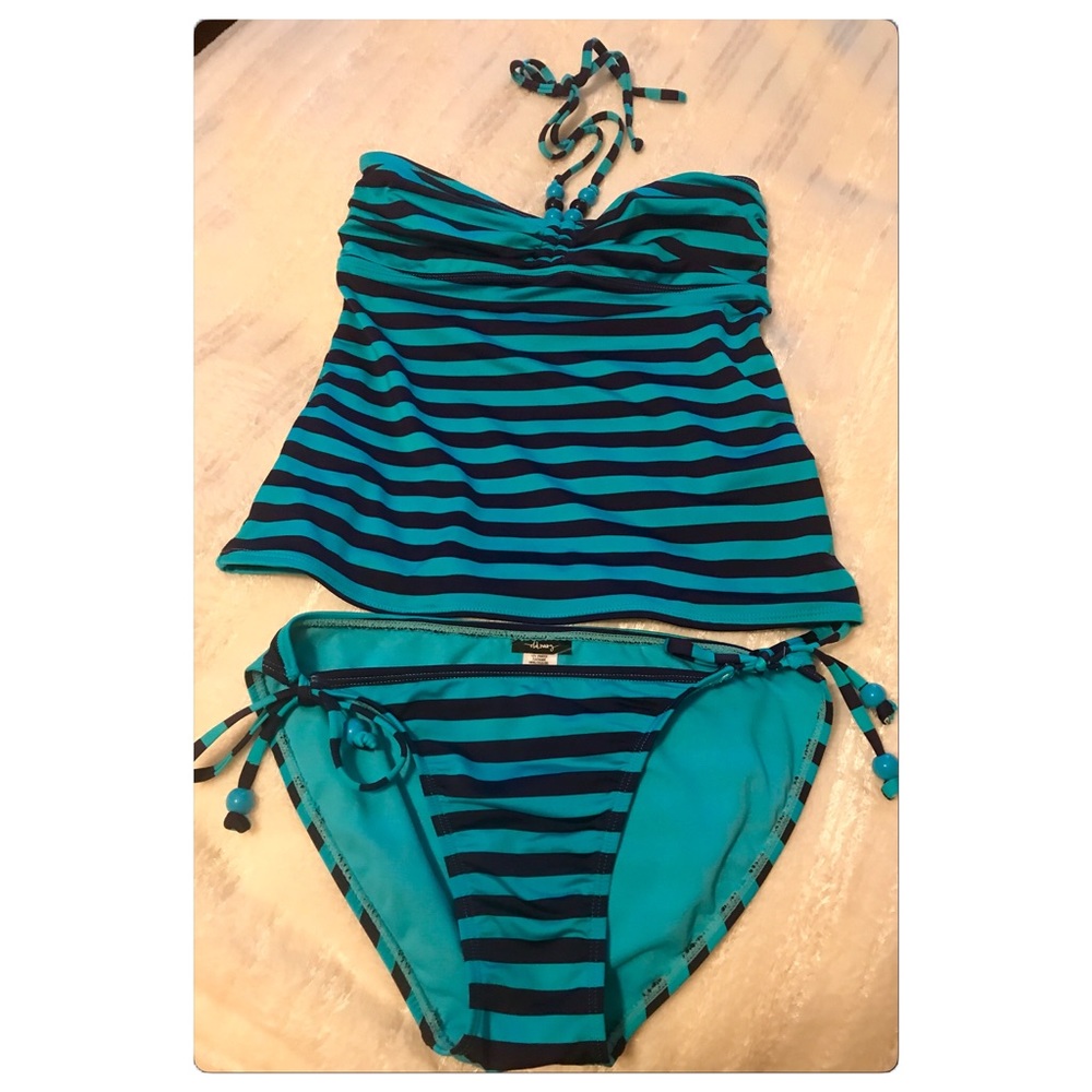 Old Navy 2 piece swimsuit