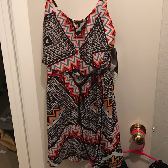 Women's clothing - Picture 2 of 5