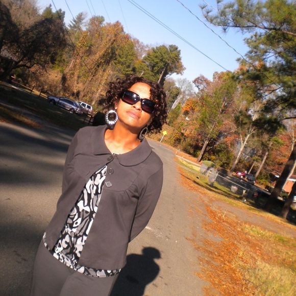 Meet your Posher, Lisa - Picture 1 of 1