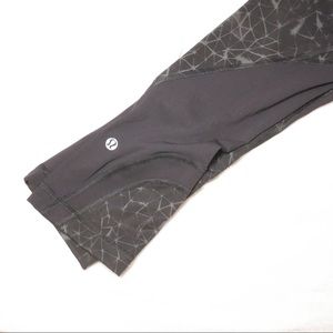 💓NEW LISTING💓 Lululemon Patterned Capri Pants