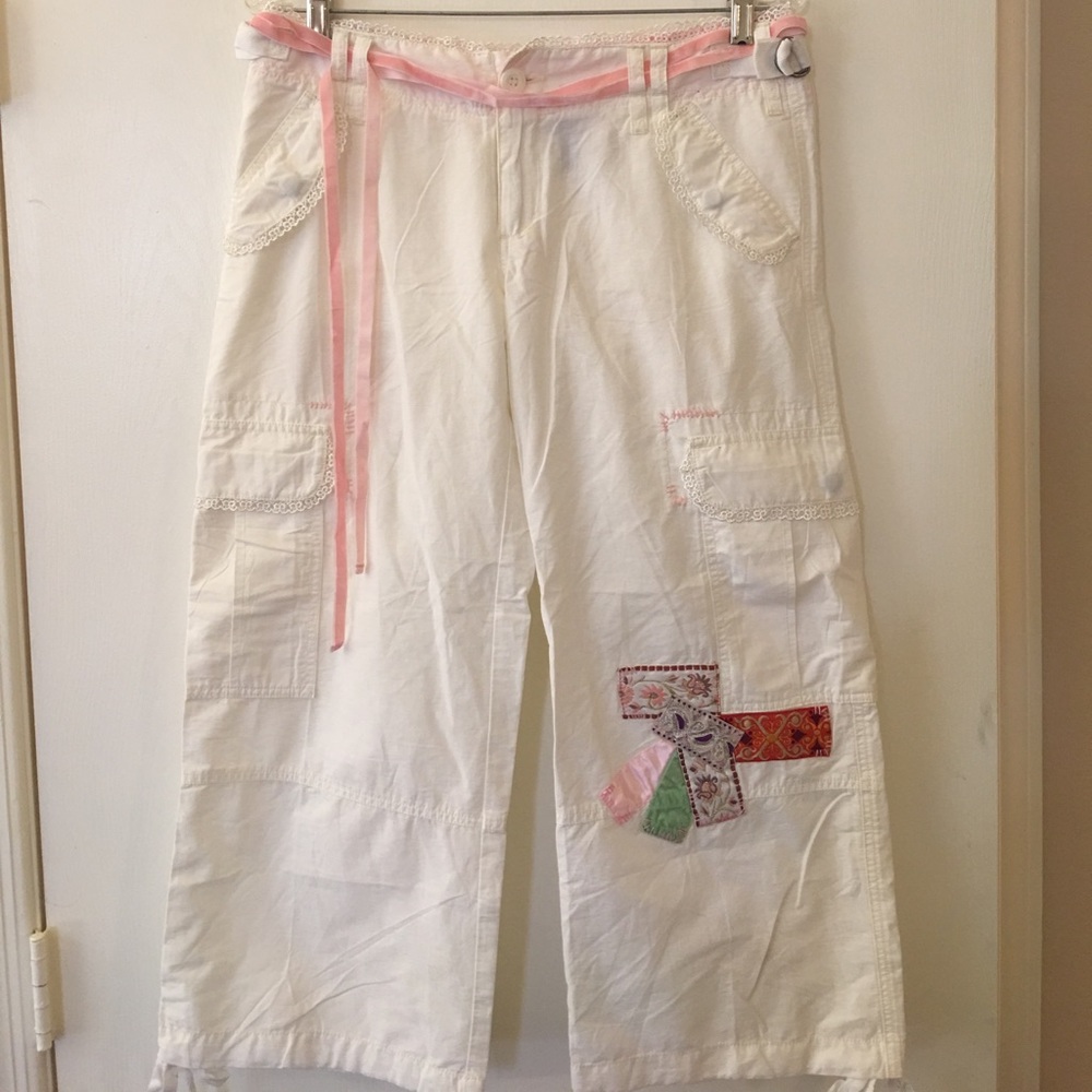 Miss Me Ivory cargo patchwork Capri, lace trim