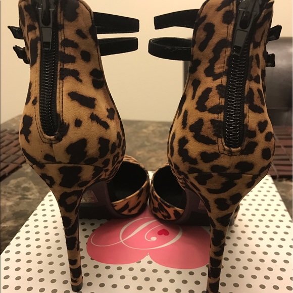Leopard shoe brand new size 6 - Picture 2 of 2