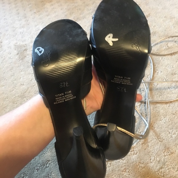 NWOT CARLOS SANTANA LEATHER  PLATFORMS - Picture 4 of 8