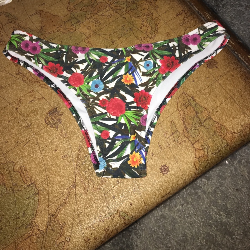 Bikini: red top, floral bottom