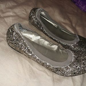 Flats with closed toes