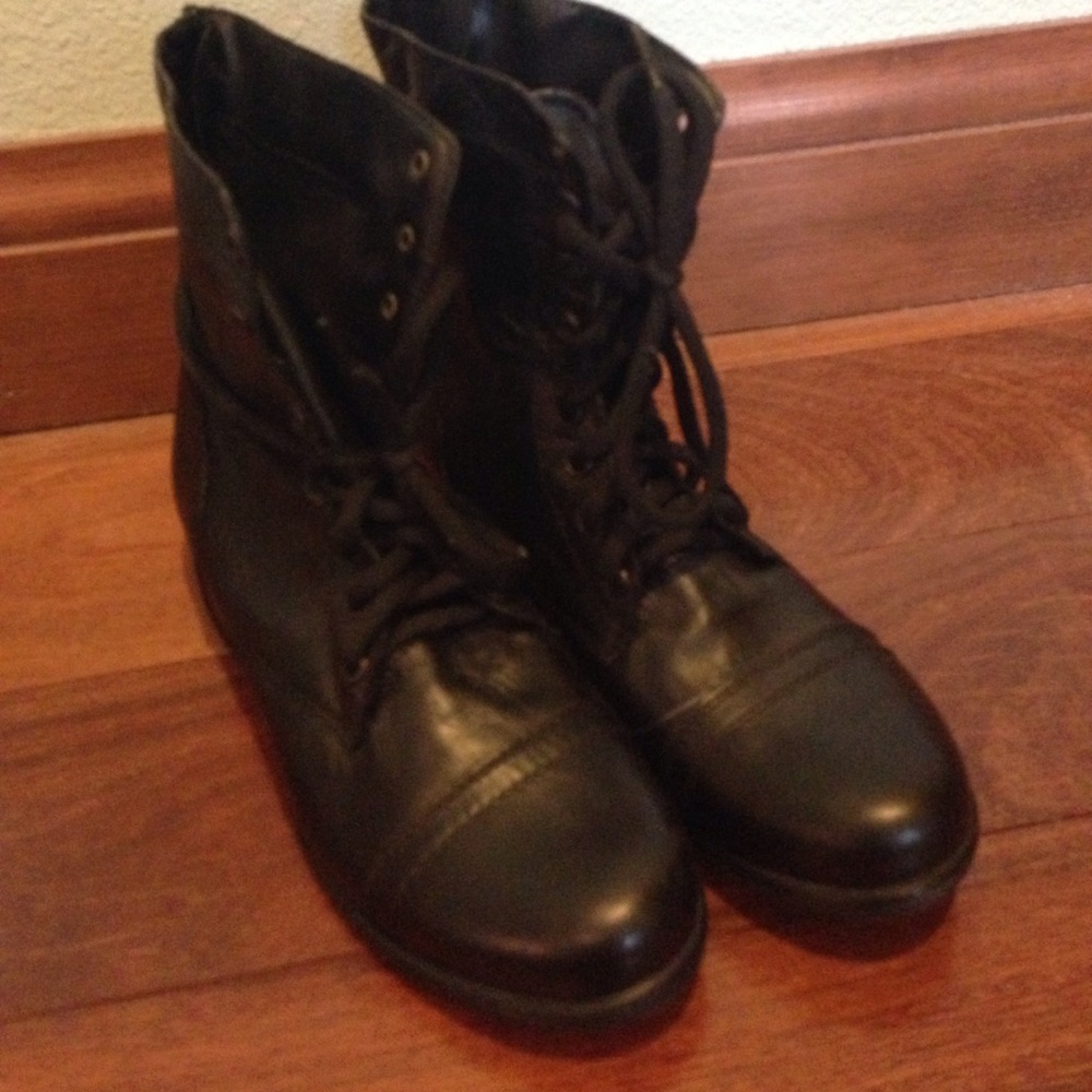 Steve Madden troopa boot