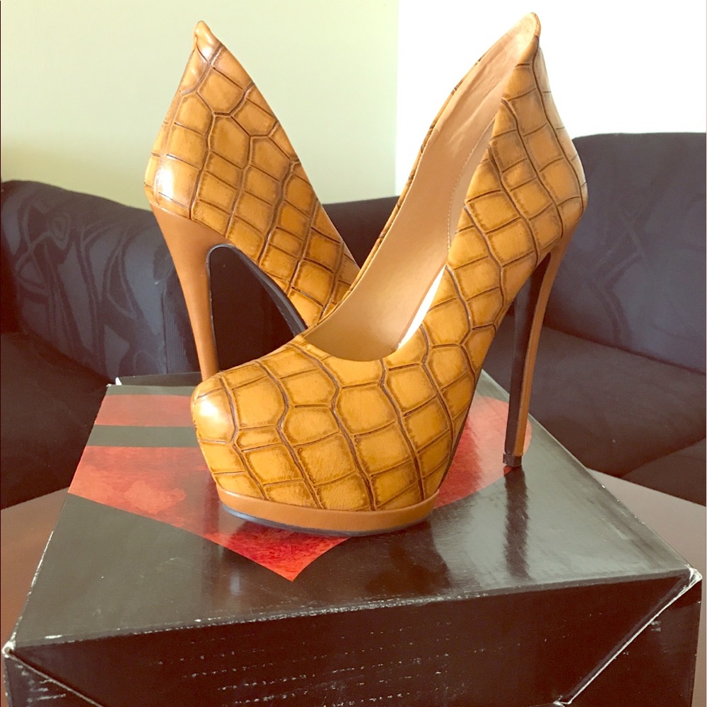 Brand new luichiny shoes size 9