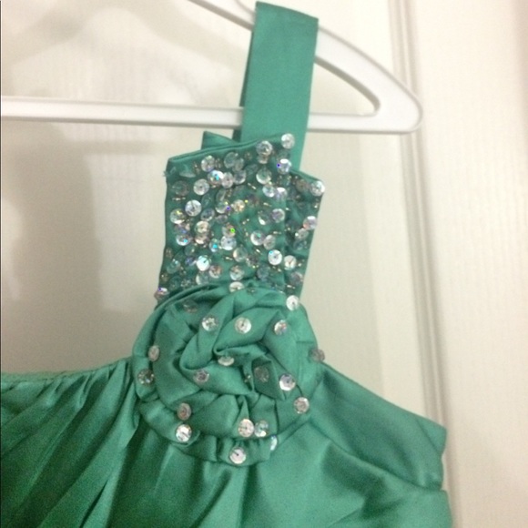 Fancy Green Dress - Picture 3 of 4