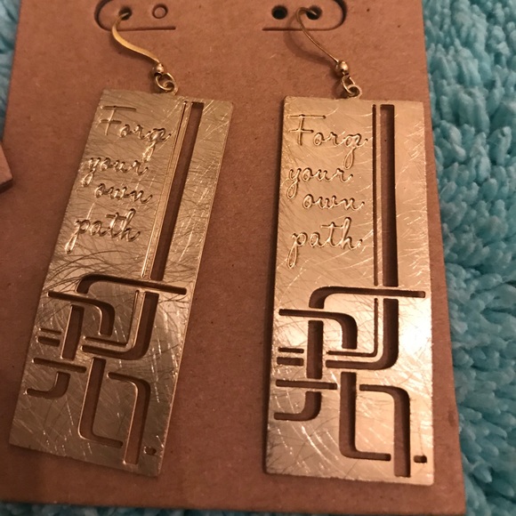 🌞🔥Amanda Blu necklace and earrings set! - Picture 2 of 3