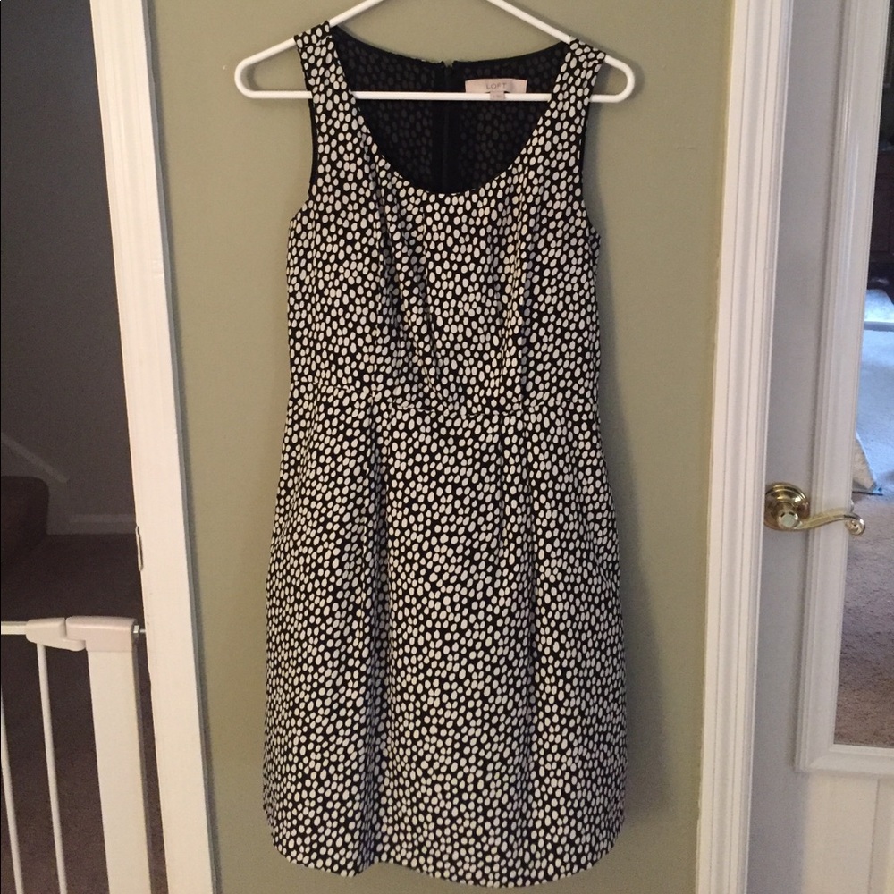 Scoop neck dress with pockets