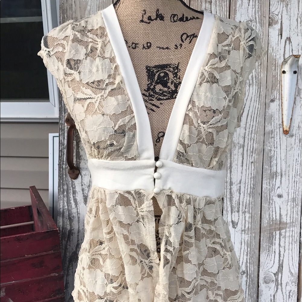 K Mode ivory lace top M