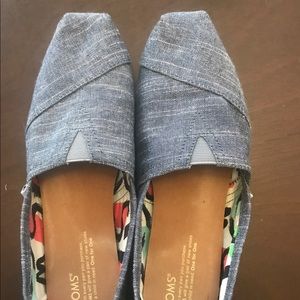 EUC sz9 women's TOMS. Worn 1x. Too small. No box.