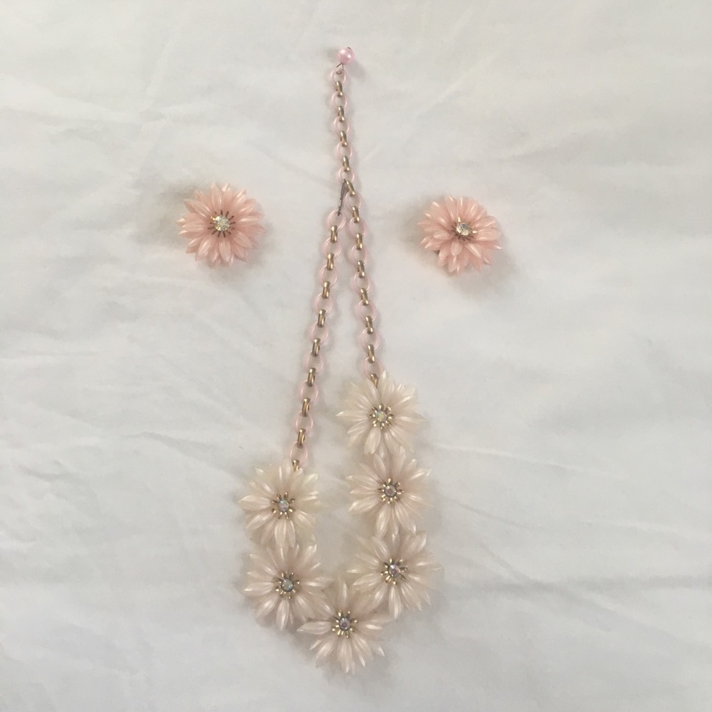 Adorable Vintage Coro Jewelry set