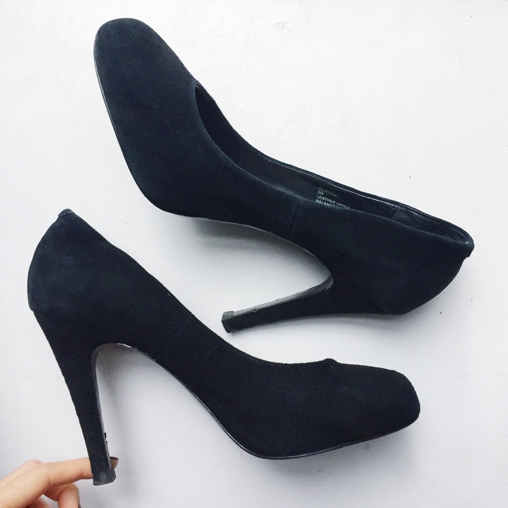 Steve Madden Faux Suede Black Pumps | Size 8