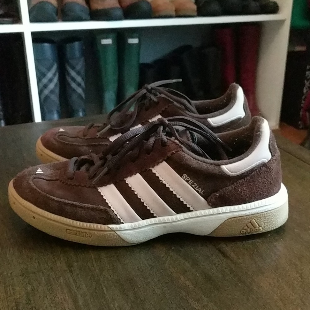 Brown and pink Adidas tennis shoe