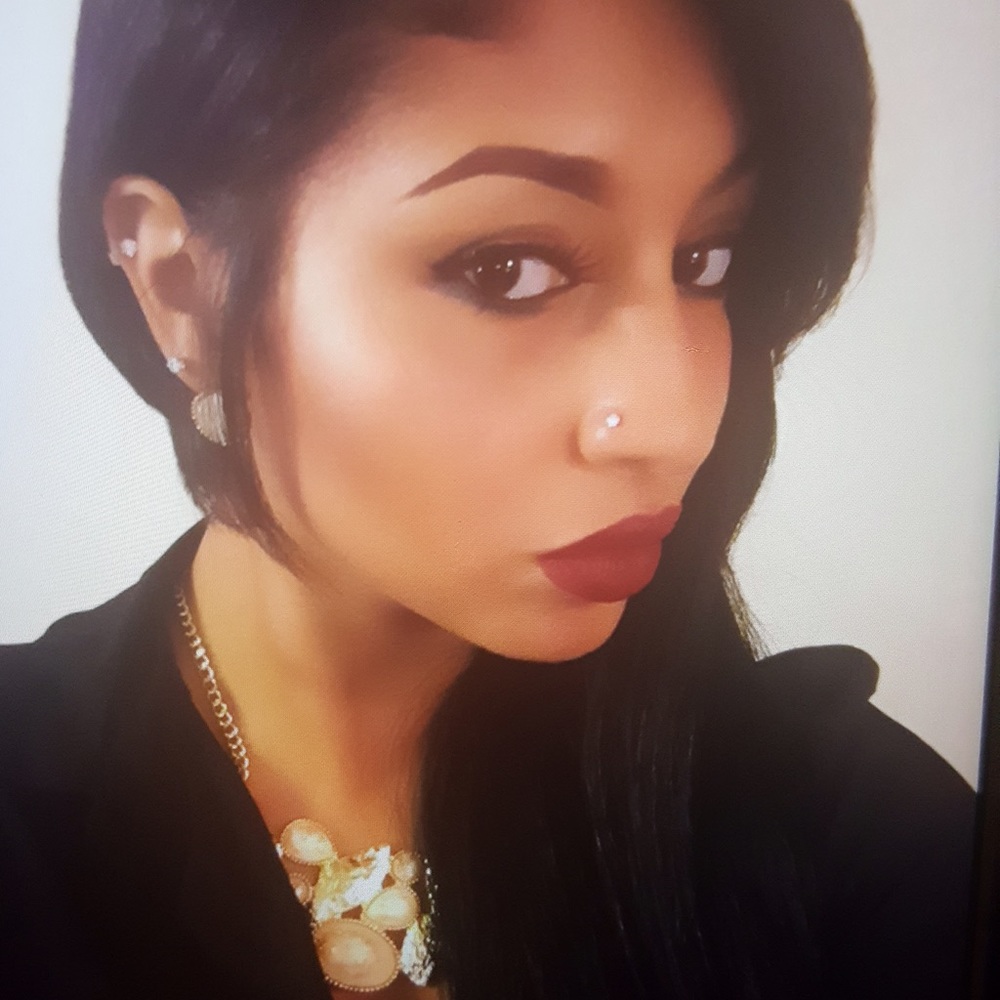 Meet your Posher, Nelida