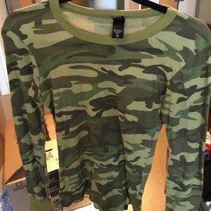 Alternative Apparel long sleeve camo thermal sz M