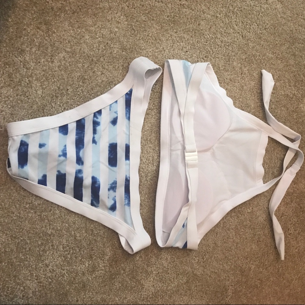 Bikini - Picture 2 of 3