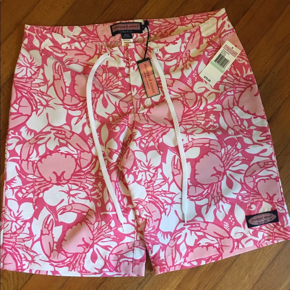 HOST PICK 💕 NWT Vineyard vines board shorts