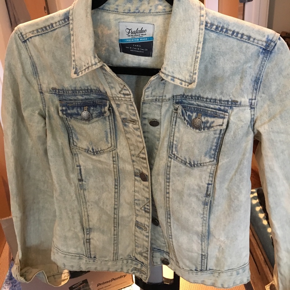Zara distressed denim jacket size Medium