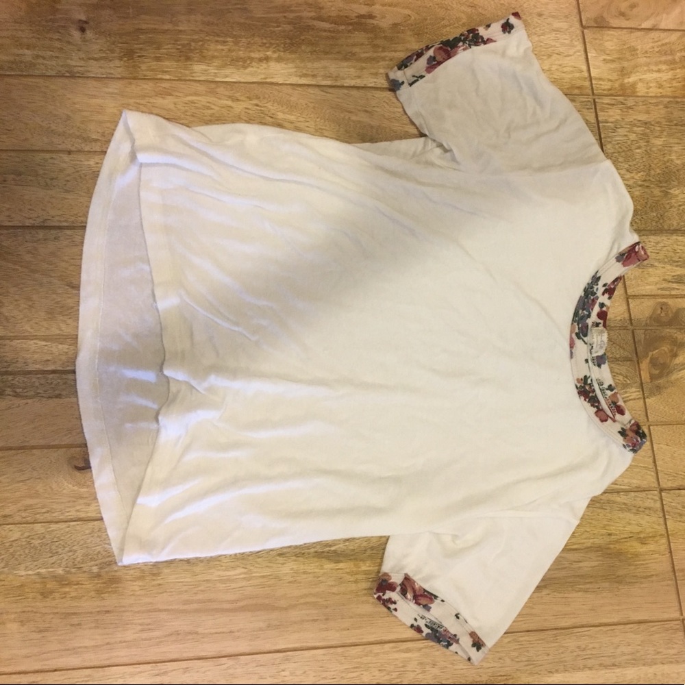 Brandy Melville white short sleeve w/ floral edges