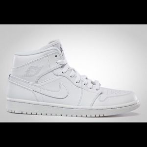AIR JORDAN 1 MID!