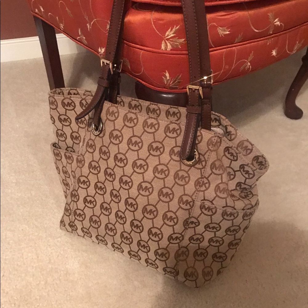 🌞Beautiful Michael Kors Tote🌞
