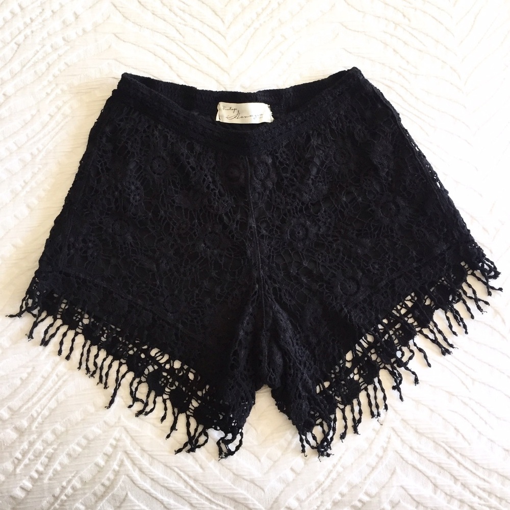 HP🤘🏽VINTAGE HAVANA Lace Short w/ Fringed Bottom