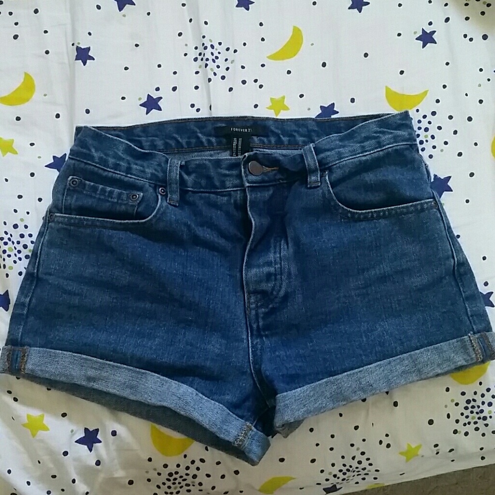 F21 medium wash button fly denim shorts jorts