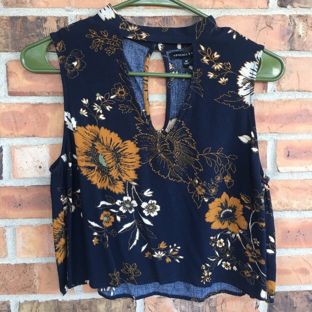 Cropped blouse with keyhole design